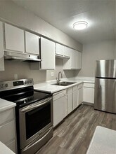 2100 Winrock Blvd in Houston, TX - Building Photo - Building Photo