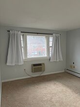 103 Trapelo Rd in Waltham, MA - Foto de edificio - Building Photo