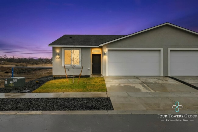 1205 NE Emerald Dr in Hermiston, OR - Building Photo - Building Photo