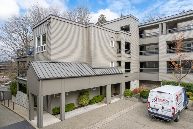 501 Kirkland Ave in Kirkland, WA - Foto de edificio - Building Photo