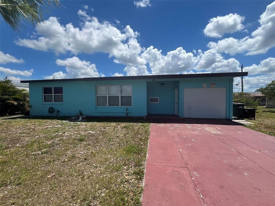 6268 Freemont St in North Port, FL - Building Photo