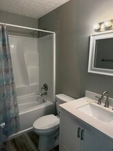 606 W Light St, Unit Apt B in Urbana, OH - Building Photo - Building Photo