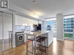 19 Singer Ct in Toronto, ON - Building Photo - Building Photo