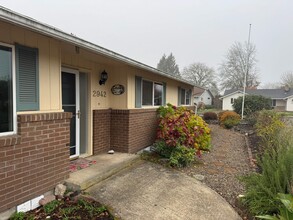 2942 Wingate St in Eugene, OR - Foto de edificio - Building Photo