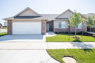 4028 N Manchester Ct in Maize, KS - Building Photo