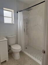 6473 SW 25th St in Miami, FL - Building Photo - Building Photo
