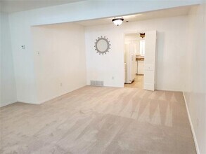 7022 Kingsbury Dr in Dallas, TX - Building Photo - Building Photo