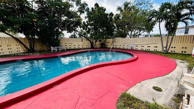978 SW 10th Dr in Pompano Beach, FL - Building Photo - Building Photo