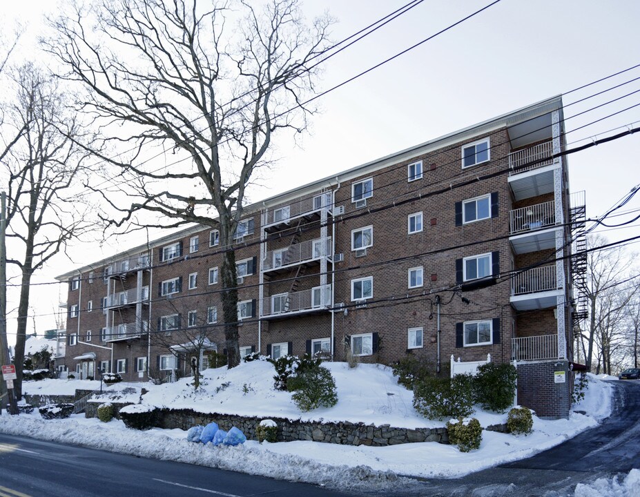 Palmer House in New Rochelle, NY - Building Photo