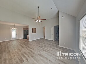 586 Cameo Ct in Clarksville, TN - Foto de edificio - Building Photo