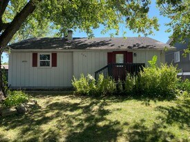 408 29th Ave W in Milan, IL - Building Photo