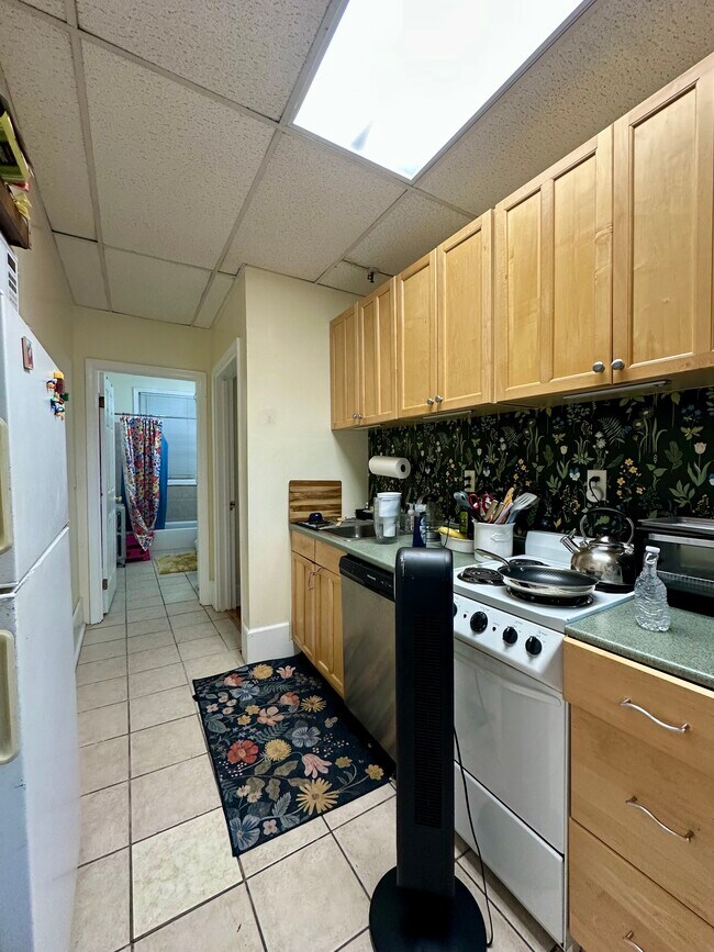 903 Beacon St, Unit 3 in Boston, MA - Building Photo - Building Photo