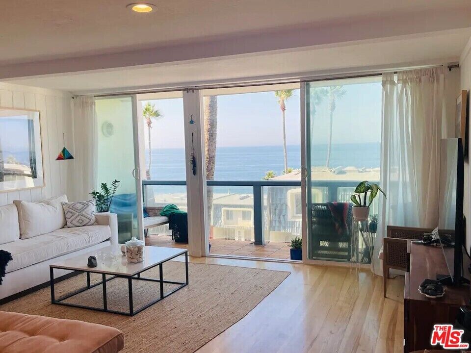 11954 Oceanaire Ln in Malibu, CA - Foto de edificio