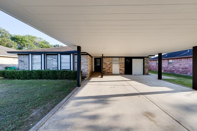 property at 713 Northbend Dr