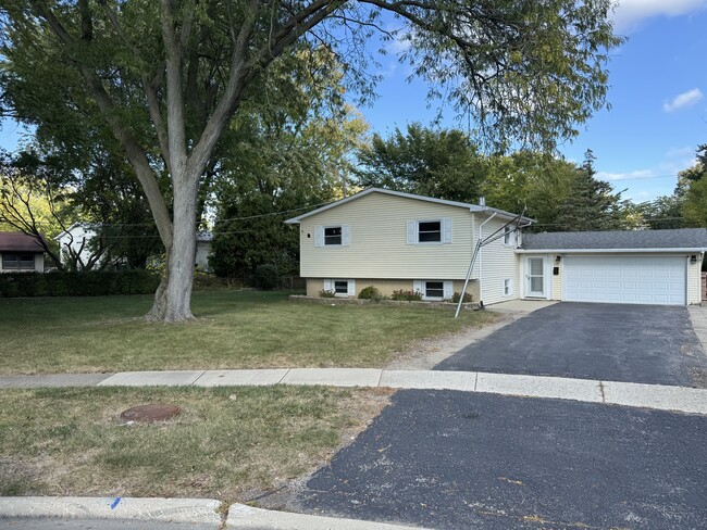 7101 Longmeadow Ln