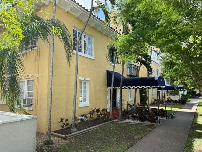 124 Mendoza Ave in Coral Gables, FL - Building Photo - Building Photo
