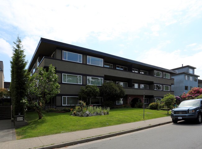 2050 W 1st Ave in Vancouver, BC - Building Photo - Primary Photo