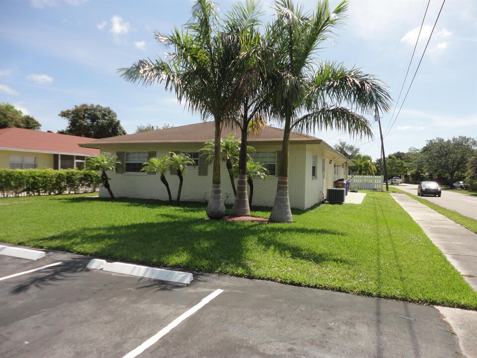 96 SE 3rd Ave in Deerfield Beach, FL - Building Photo