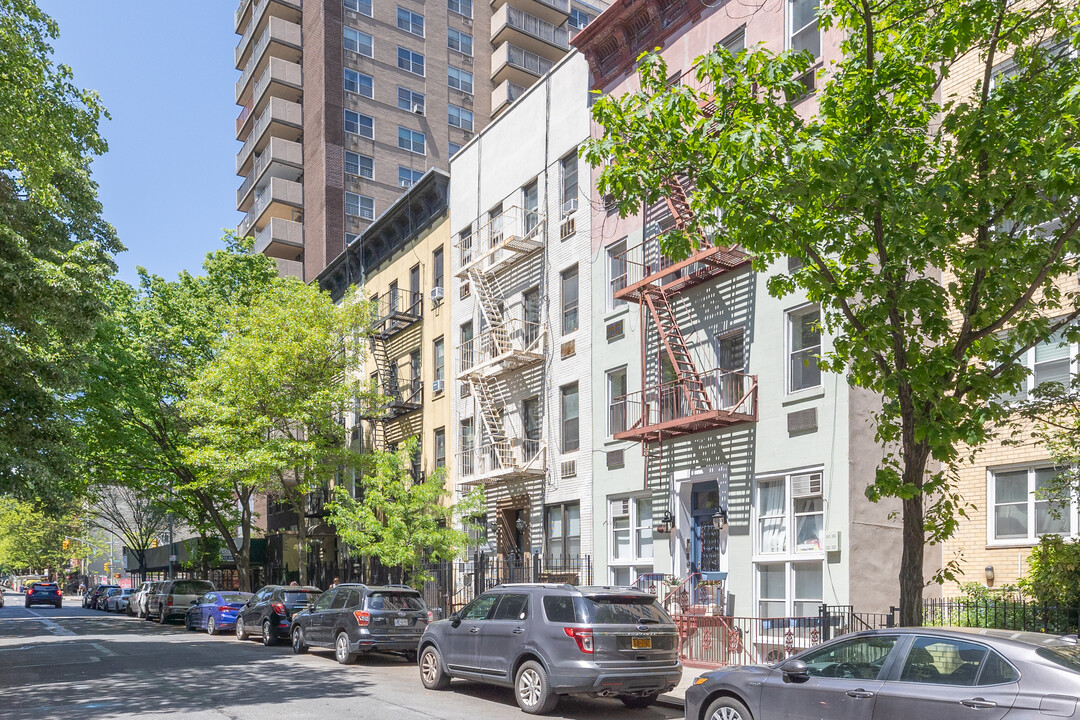 411 E 85th St in New York, NY - Building Photo