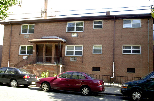 213-217 Park Ave in Hoboken, NJ - Foto de edificio - Building Photo