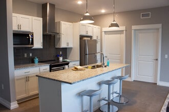 Heritage Place Apartments in Grand Rapids, MI - Foto de edificio - Building Photo