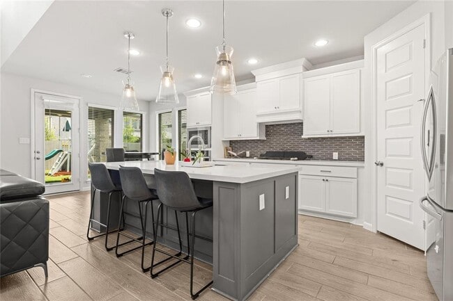property at 5015 Walnut Grv Ln
