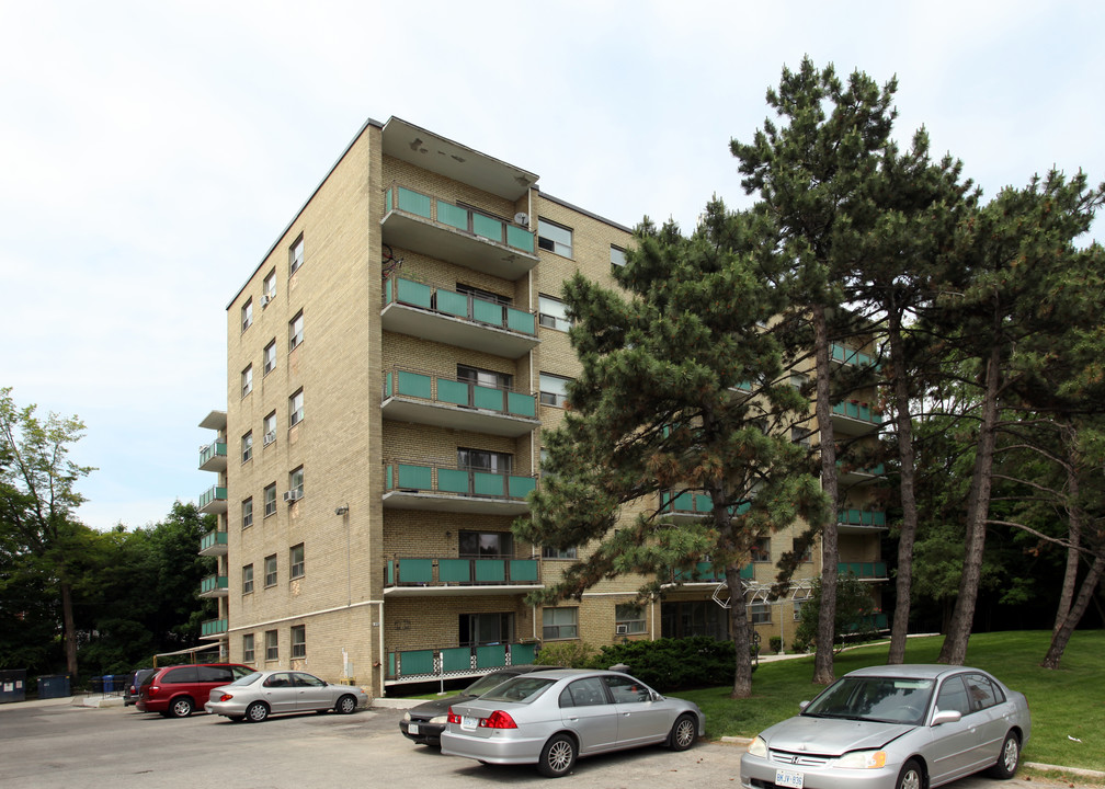 972 Eglinton Ave E in Toronto, ON - Building Photo