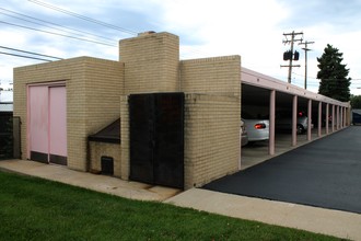 Ridge Manor Apartments in Wheat Ridge, CO - Building Photo - Building Photo