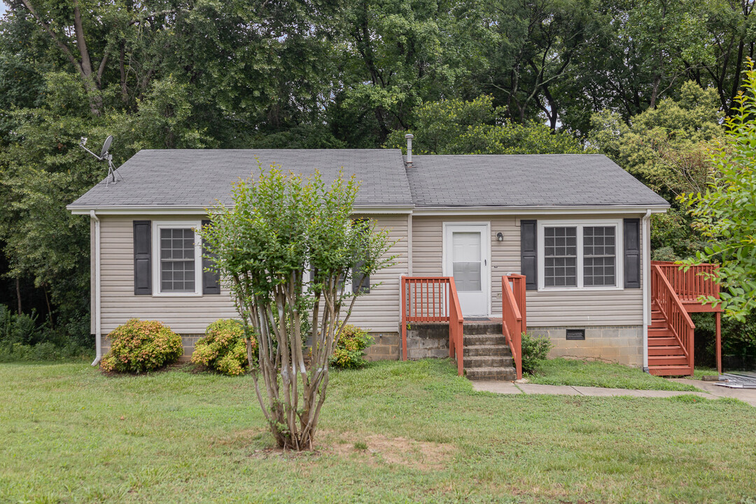 10016 Woody Ridge Rd in Charlotte, NC - Building Photo