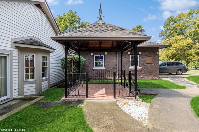 2542 N Talbott St, Unit 17 in Indianapolis, IN - Foto de edificio - Building Photo