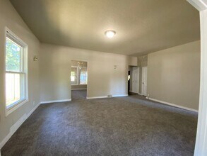 1114 42nd St in Des Moines, IA - Building Photo - Building Photo