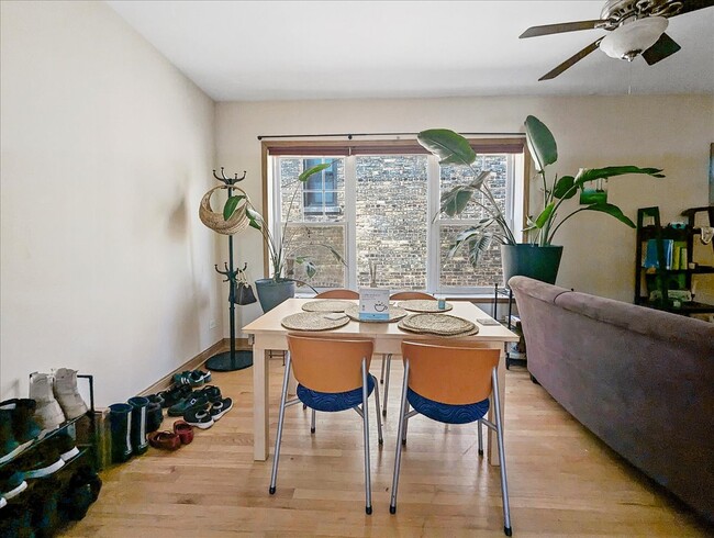 2022 N Spaulding Ave, Unit 3E in Chicago, IL - Building Photo - Building Photo