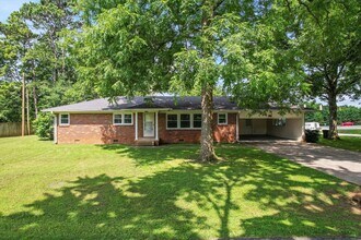 1600 Iris St in Athens, AL - Building Photo - Building Photo