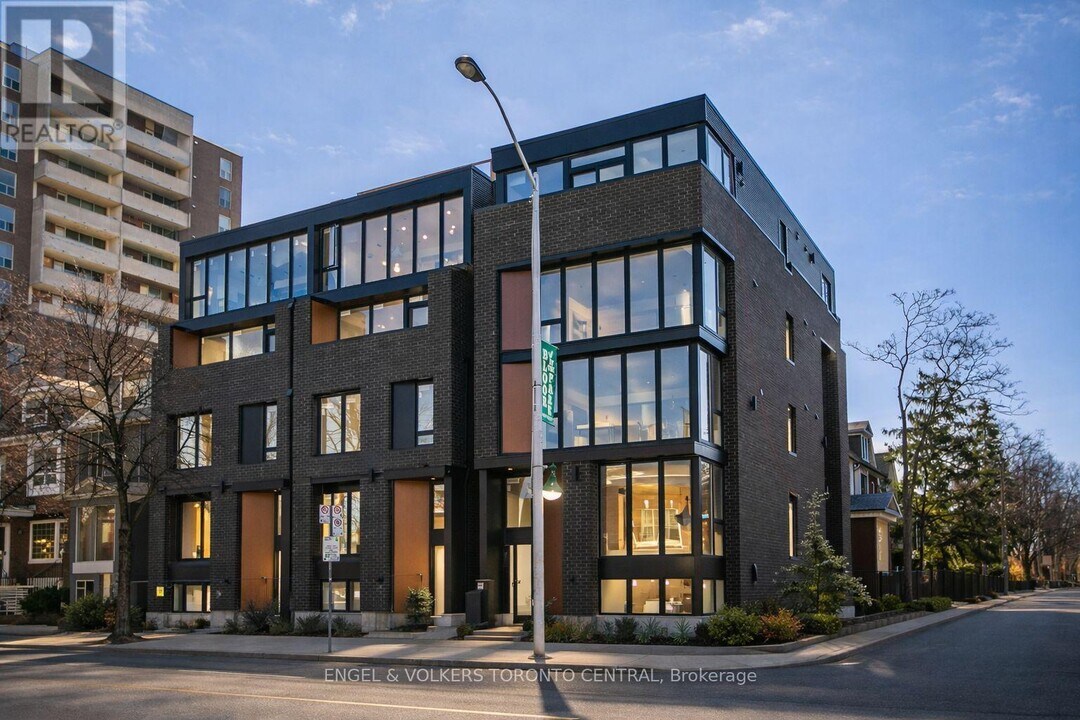 1555 Bloor St W in Toronto, ON - Building Photo