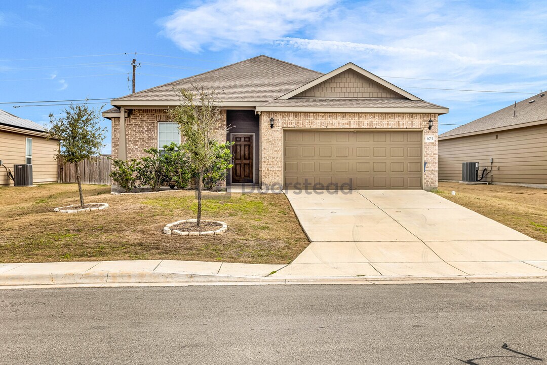 673 Ridge Maze Rd in New Braunfels, TX - Building Photo