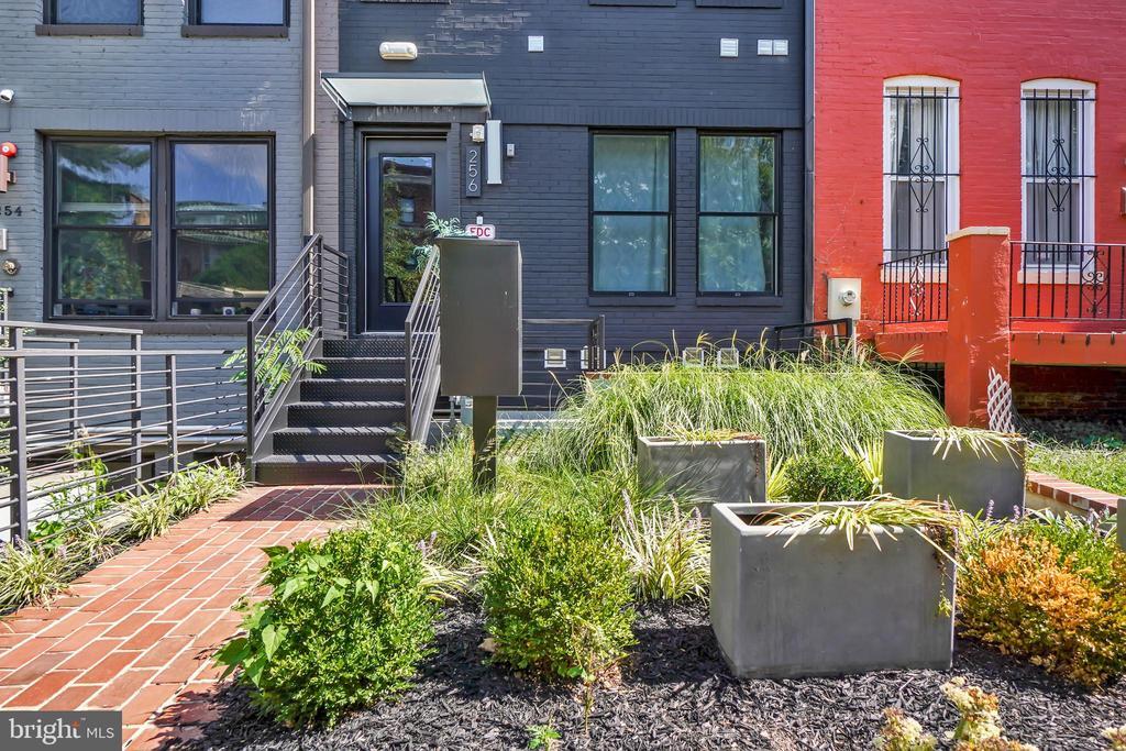 256 15th St SE in Washington, DC - Building Photo