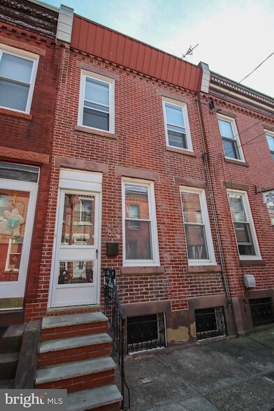 property at 832 Mercer St