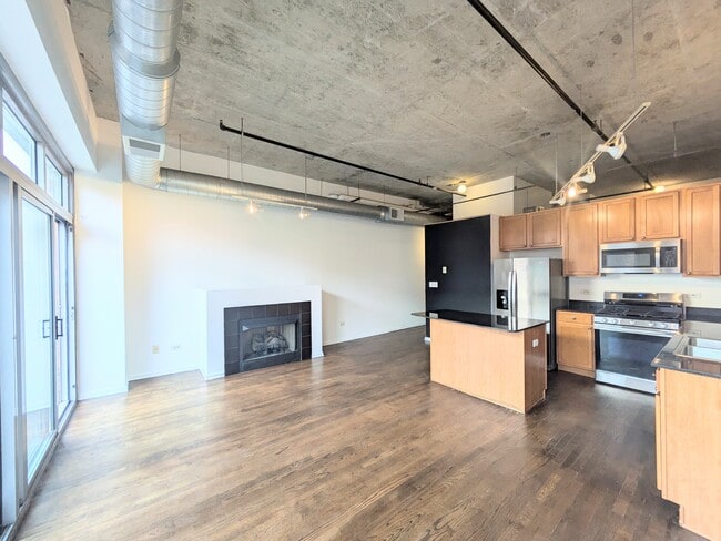 933 W Van Buren St, Unit 825 in Chicago, IL - Foto de edificio - Building Photo