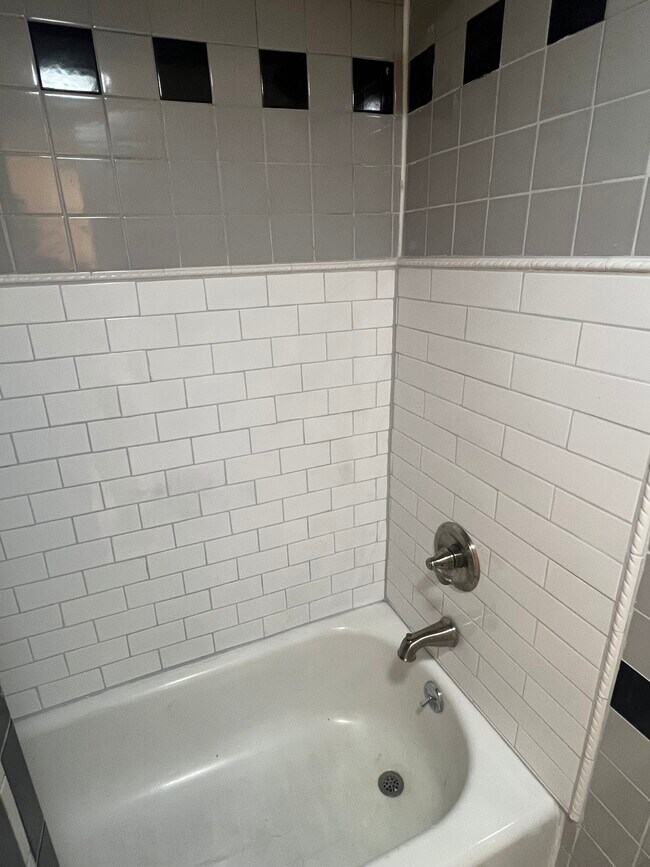 86 McLellan St, Unit 3 in Boston, MA - Building Photo - Building Photo
