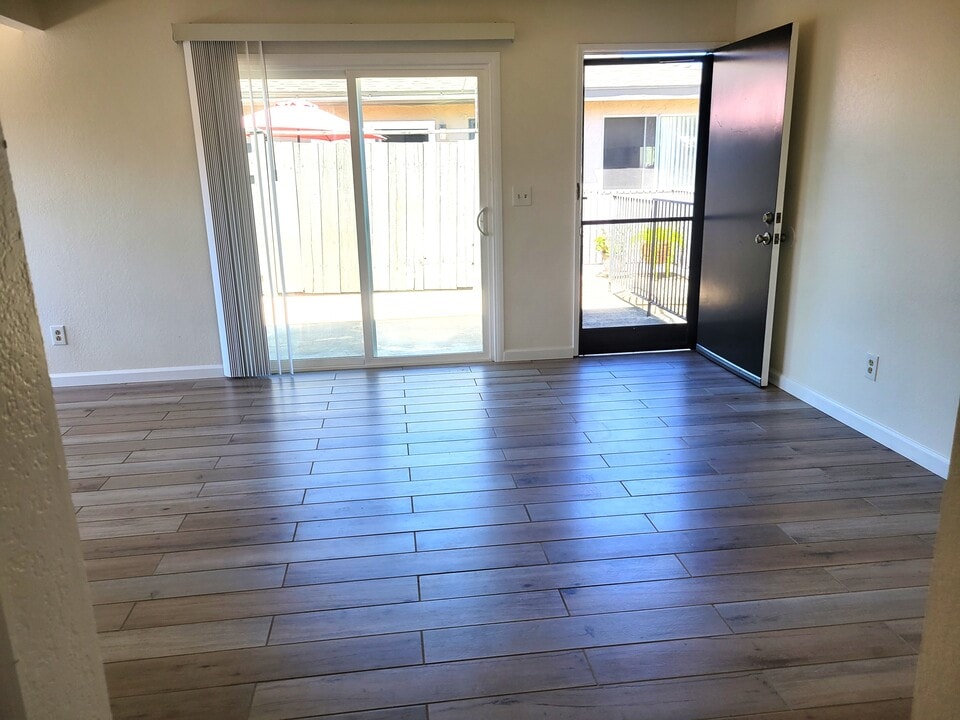 16661 Blanton Ln, Unit B in Huntington Beach, CA - Foto de edificio