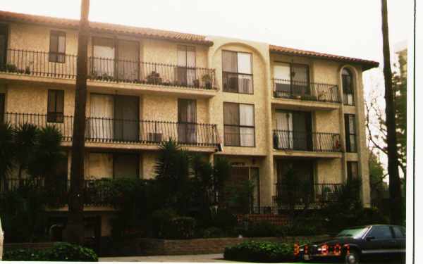 Doheny North Apartments in Los Angeles, CA - Building Photo - Building Photo