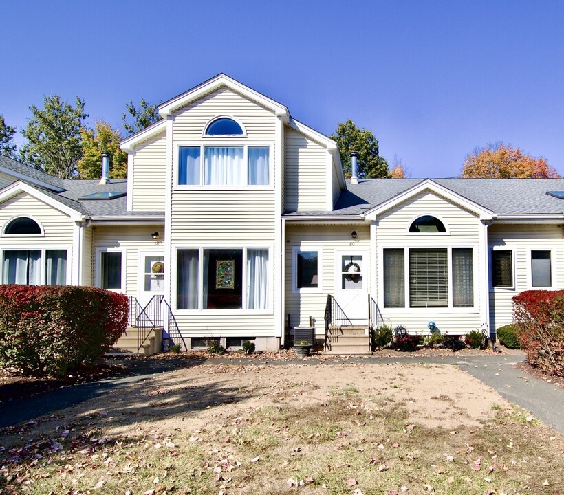 40 Windmill Springs in Granby, CT - Foto de edificio