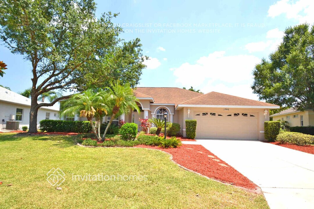 11906 Summer Meadow Dr in Lakewood Ranch, FL - Building Photo