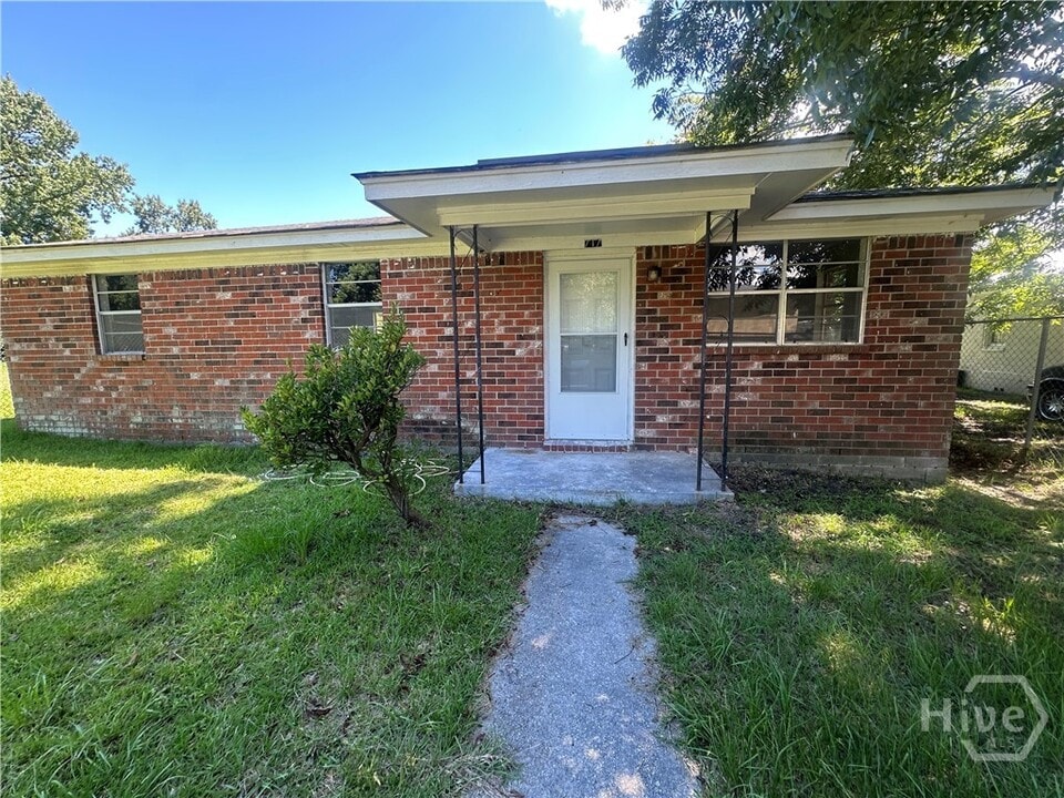 717 W 50th St in Savannah, GA - Building Photo