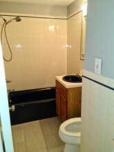 39 Kelly Pkwy-Unit -1 in Bayonne, NJ - Foto de edificio - Building Photo