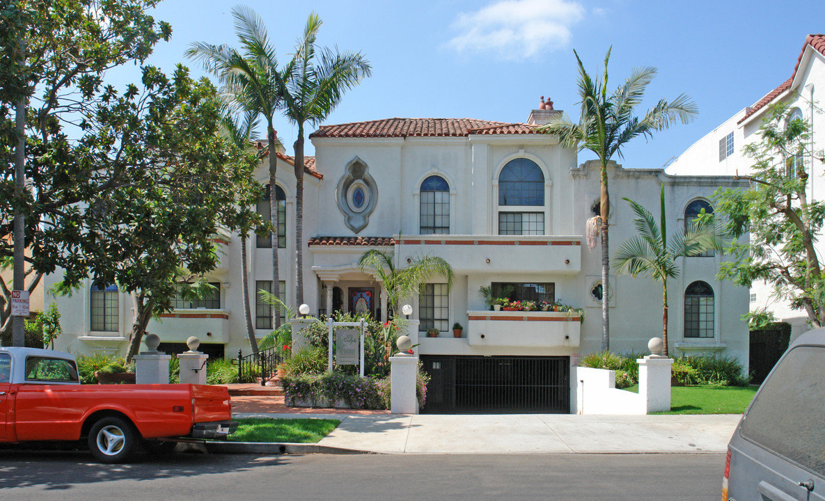 3751 S Canfield Ave in Los Angeles, CA - Foto de edificio