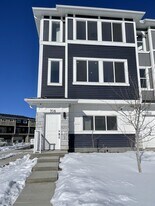 33 Merganser Dr W E in Chestermere, AB - Building Photo