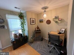 8018 Revenna Ln in Springfield, VA - Building Photo - Building Photo