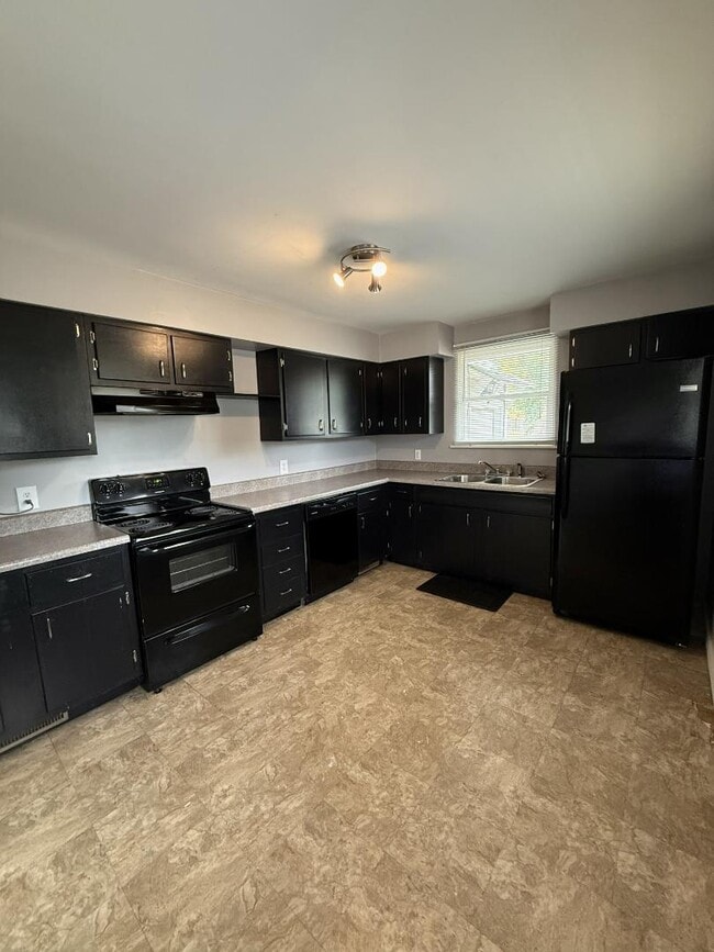 property at 1020 W Calhoun St