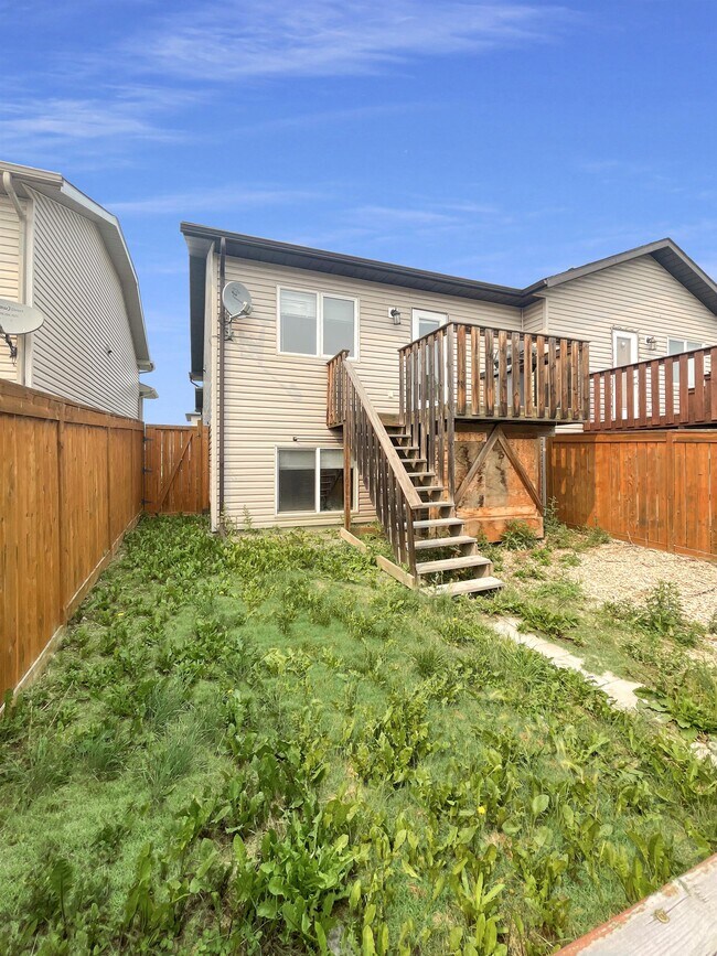 9061-9131 131 Ave in Grande Prairie, AB - Building Photo - Building Photo